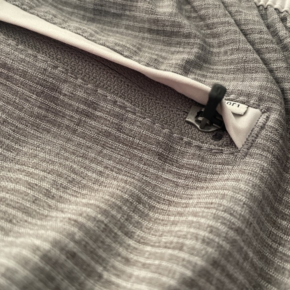 Vuori XL (34"-38") Banks Short 7" Inch V330 Gray Drawstring Stripe Zip Pocket - Picture 10 of 10